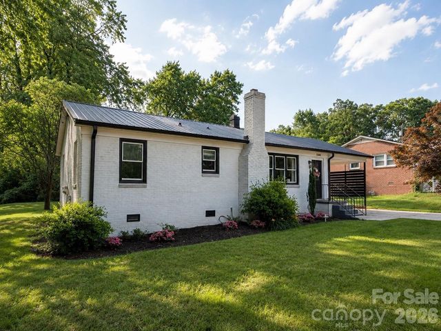 1344 12th Avenue NE, Hickory, NC 28601