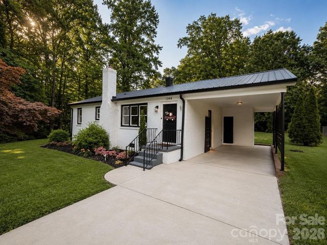 1344 12th Avenue NE, Hickory, NC 28601
