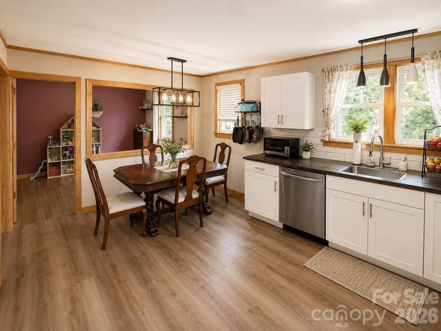 1344 12th Avenue NE, Hickory, NC 28601
