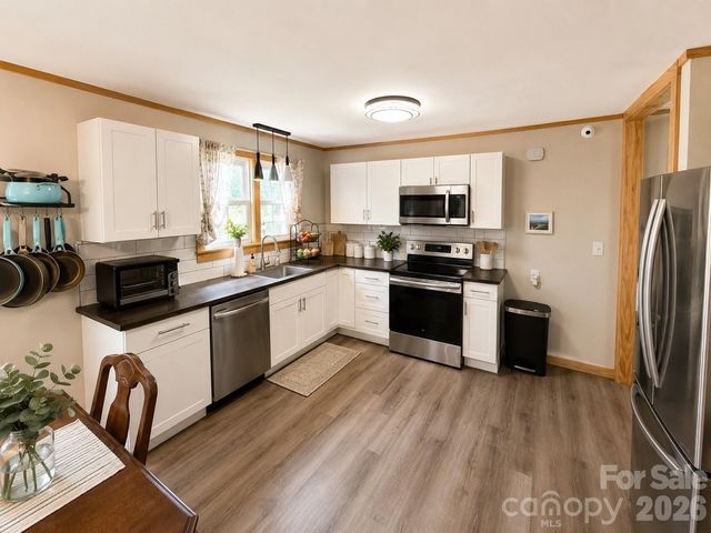 1344 12th Avenue NE, Hickory, NC 28601
