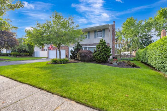 19 Knoll Lane, Smithtown, NY 11787