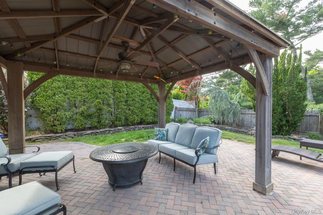 19 Knoll Lane, Smithtown, NY 11787