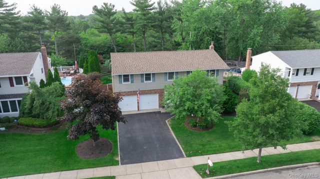 19 Knoll Lane, Smithtown, NY 11787