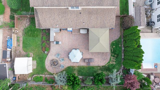 19 Knoll Lane, Smithtown, NY 11787