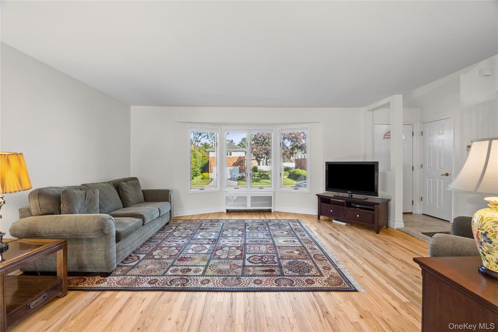39 Stauber Drive, Plainview, NY 11803 — photo 3