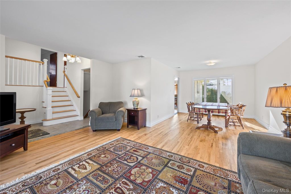 39 Stauber Drive, Plainview, NY 11803 — photo 4