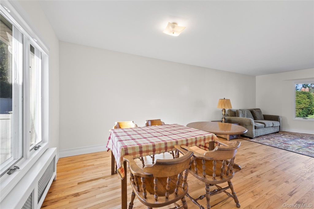 39 Stauber Drive, Plainview, NY 11803 — photo 5