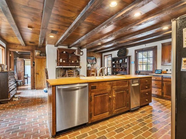 5212 Strack Road, Houston, TX 77069