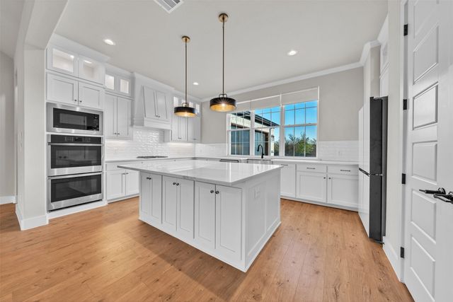 512 Creekside Drive, Haslet, TX 76052