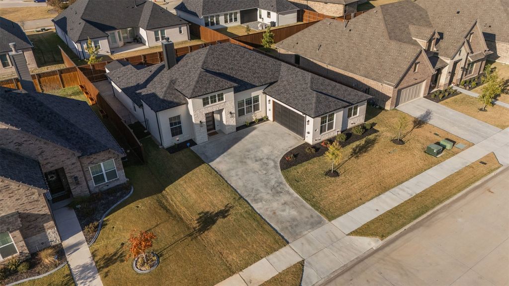 512 Creekside Drive, Haslet, TX 76052