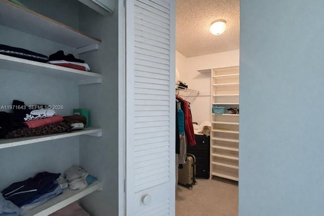 950 NE 199th St 2H, Miami, FL 33179