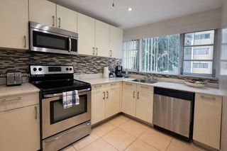 950 NE 199th St 2H, Miami, FL 33179