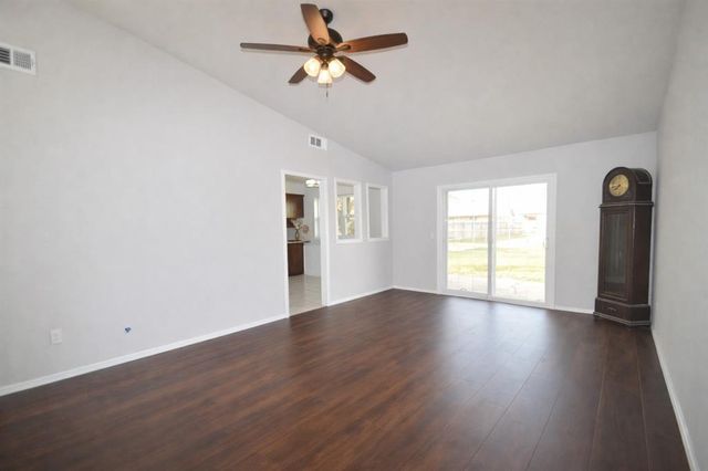 1049 SW 3rd Street, Moore, OK 73160