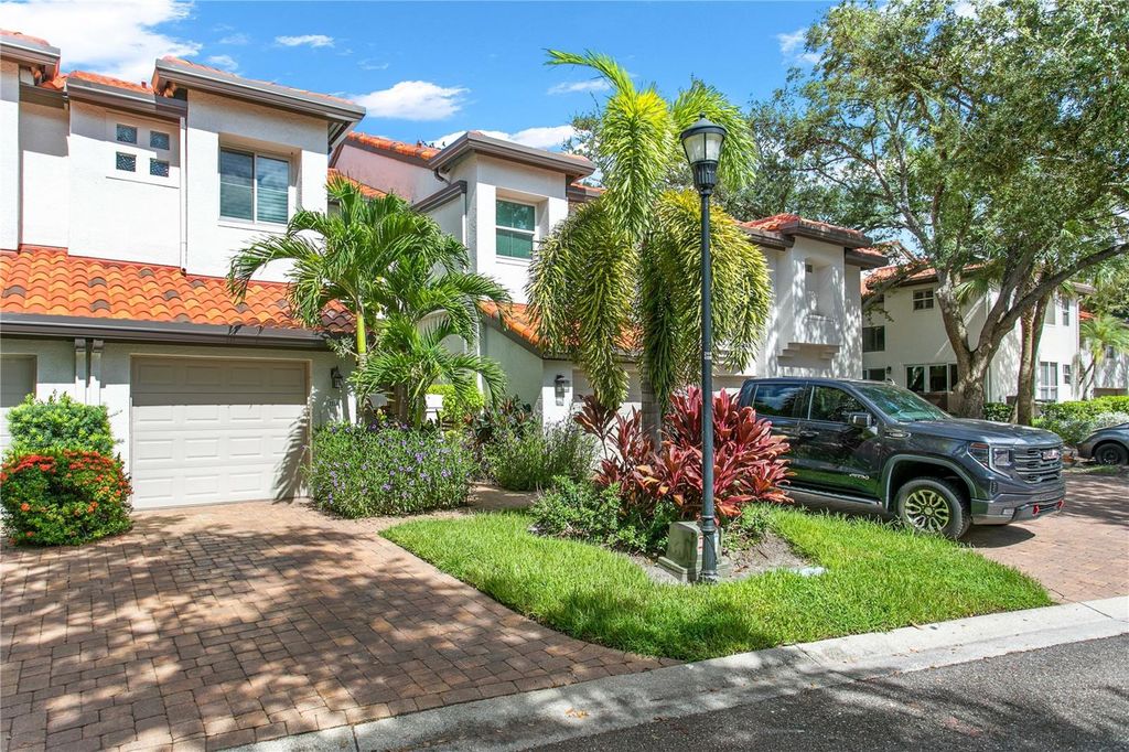 Image 2 of property listing at 1116 SHIPWATCH CIRCLE, Tampa, FL 33602