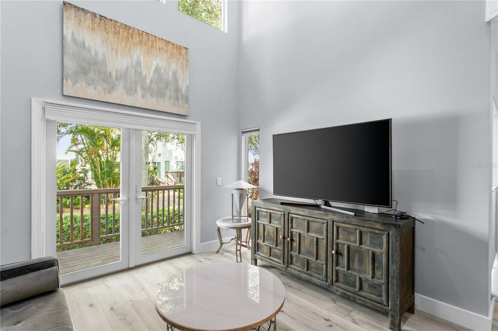 Image 11 of property listing at 1116 SHIPWATCH CIRCLE, Tampa, FL 33602