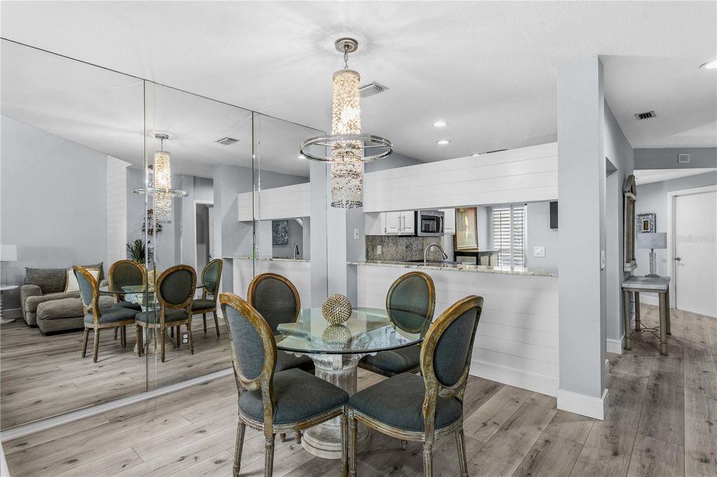 Image 15 of property listing at 1116 SHIPWATCH CIRCLE, Tampa, FL 33602