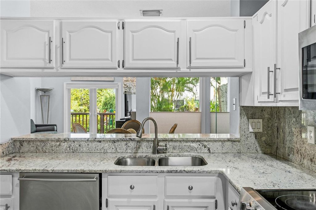 Image 20 of property listing at 1116 SHIPWATCH CIRCLE, Tampa, FL 33602