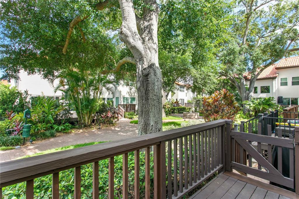 Image 40 of property listing at 1116 SHIPWATCH CIRCLE, Tampa, FL 33602