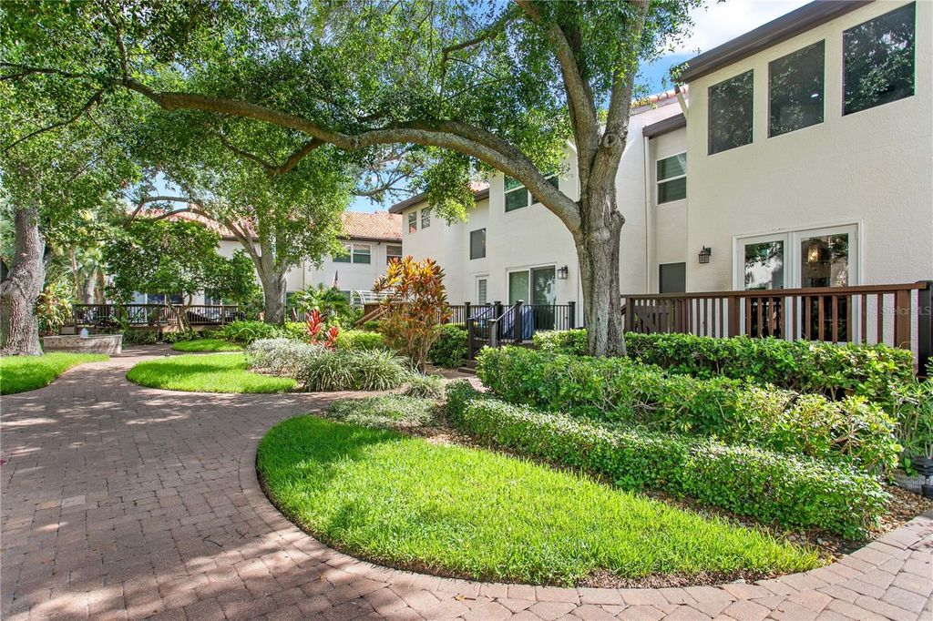 Image 43 of property listing at 1116 SHIPWATCH CIRCLE, Tampa, FL 33602