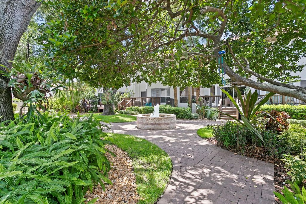 Image 44 of property listing at 1116 SHIPWATCH CIRCLE, Tampa, FL 33602