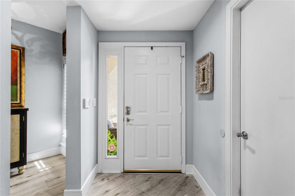 Image 6 of property listing at 1116 SHIPWATCH CIRCLE, Tampa, FL 33602