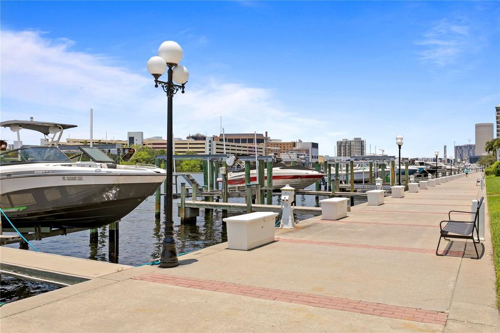 Image 55 of property listing at 1116 SHIPWATCH CIRCLE, Tampa, FL 33602