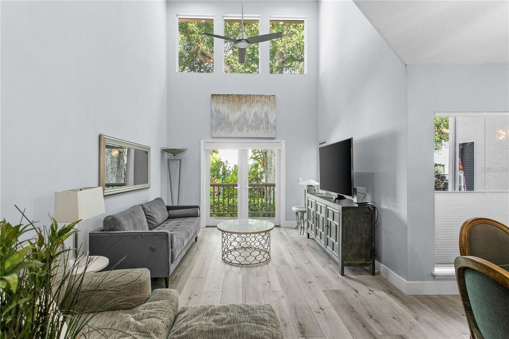 Image 8 of property listing at 1116 SHIPWATCH CIRCLE, Tampa, FL 33602