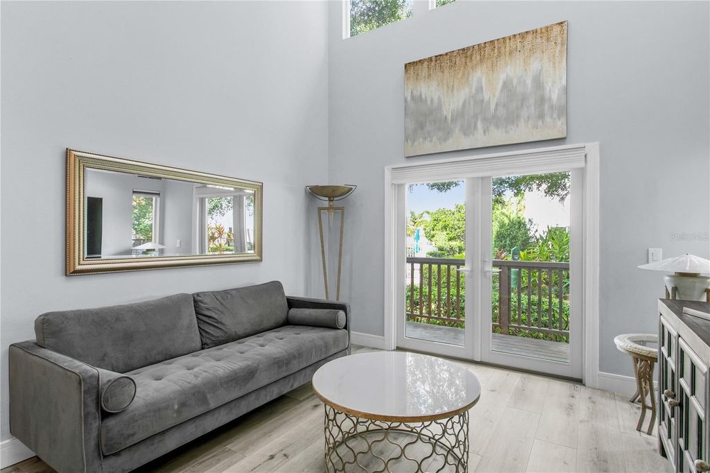 Image 10 of property listing at 1116 SHIPWATCH CIRCLE, Tampa, FL 33602
