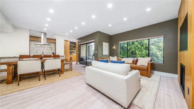 832 Palm Avenue 201, West Hollywood, CA 90069