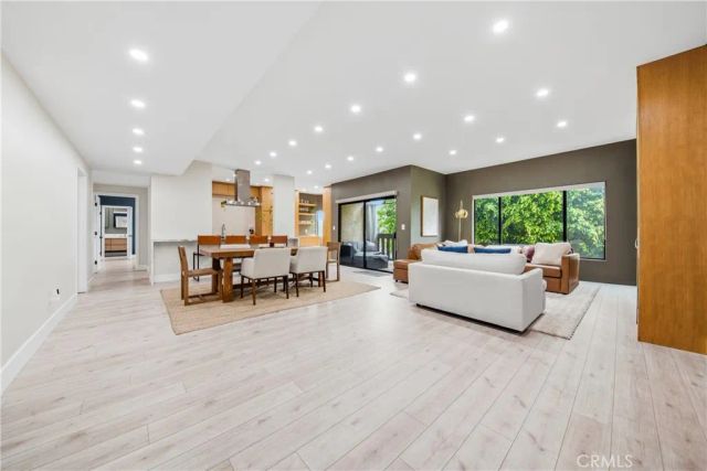 832 Palm Avenue 201, West Hollywood, CA 90069