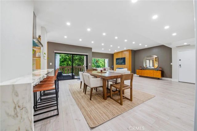 832 Palm Avenue 201, West Hollywood, CA 90069