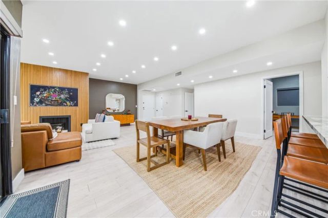 832 Palm Avenue 201, West Hollywood, CA 90069