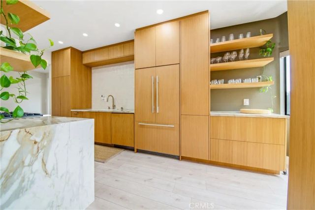 832 Palm Avenue 201, West Hollywood, CA 90069