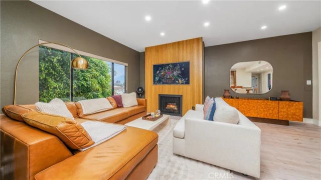 832 Palm Avenue 201, West Hollywood, CA 90069