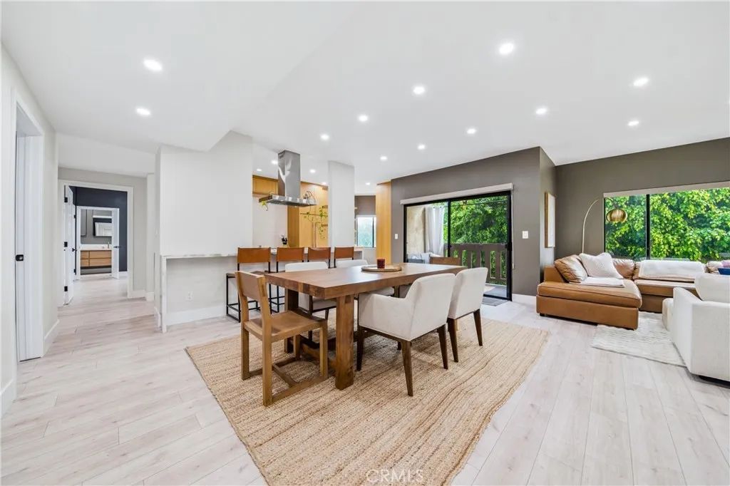 832 Palm Avenue 201, West Hollywood, CA 90069