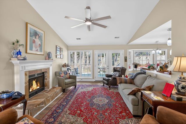 733 Woodland Pointe Place, Mount Pleasant, SC 29464