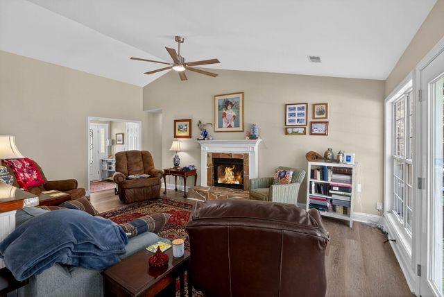 733 Woodland Pointe Place, Mount Pleasant, SC 29464