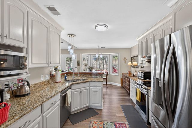 733 Woodland Pointe Place, Mount Pleasant, SC 29464