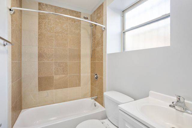 7367 N Ashland Boulevard G, Chicago, IL 60626