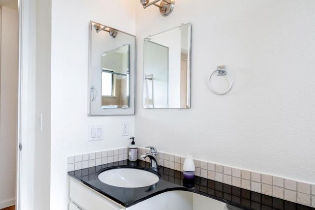 15065 Hesperian Boulevard 22, San Leandro, CA 94578