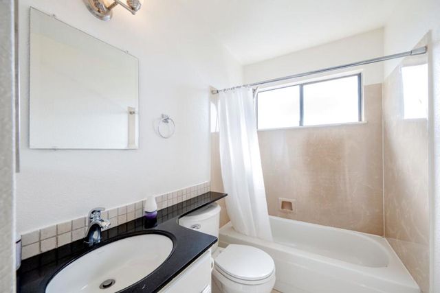 15065 Hesperian Boulevard 22, San Leandro, CA 94578