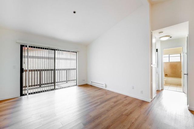 15065 Hesperian Boulevard 22, San Leandro, CA 94578