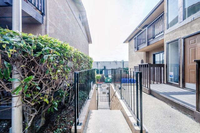 15065 Hesperian Boulevard 22, San Leandro, CA 94578