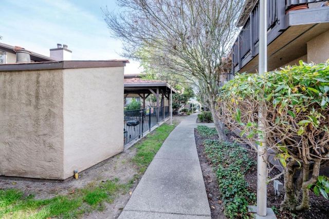 15065 Hesperian Boulevard 22, San Leandro, CA 94578