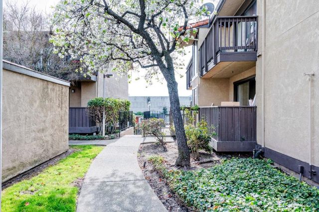 15065 Hesperian Boulevard 22, San Leandro, CA 94578