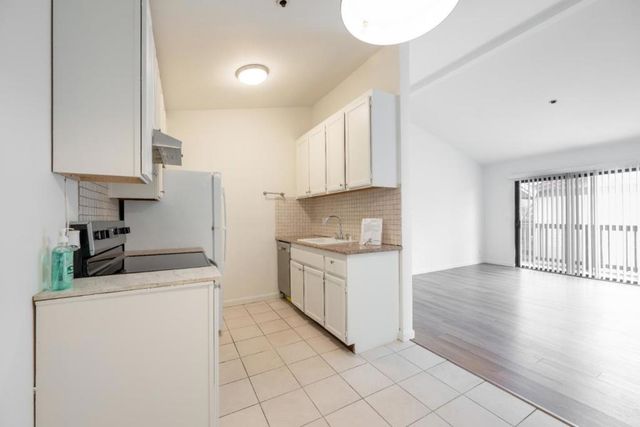 15065 Hesperian Boulevard 22, San Leandro, CA 94578
