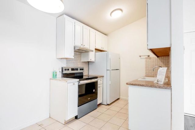15065 Hesperian Boulevard 22, San Leandro, CA 94578