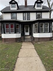 3235 Oak Road, Cleveland Heights, OH 44118