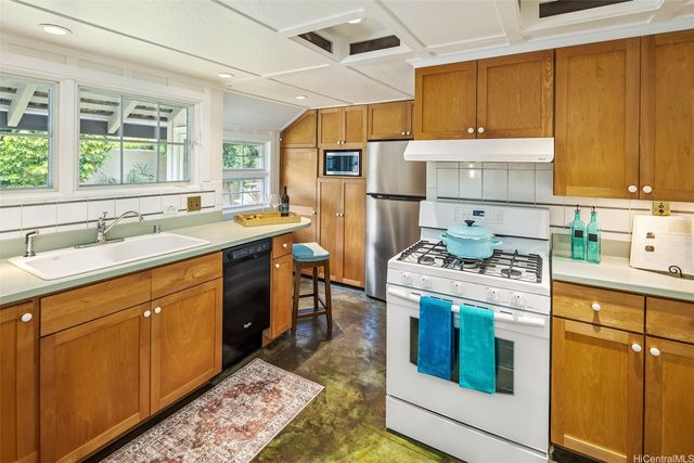 3030 Kalakaua Avenue, Honolulu, HI 96815