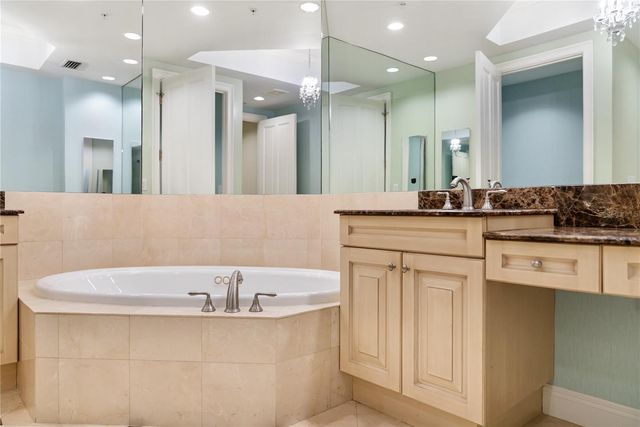 1300 BENJAMIN FRANKLIN DRIVE 305, Sarasota, FL 34236